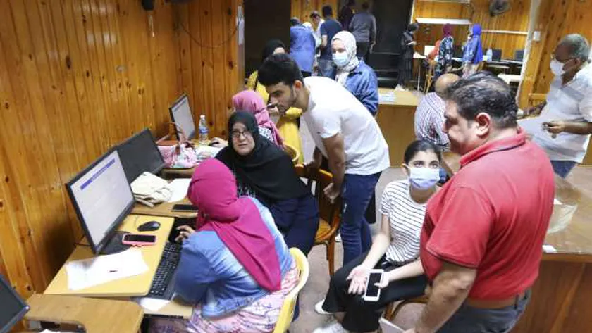 طلاب يسجلون رغباتهم - صورة أرشيفية