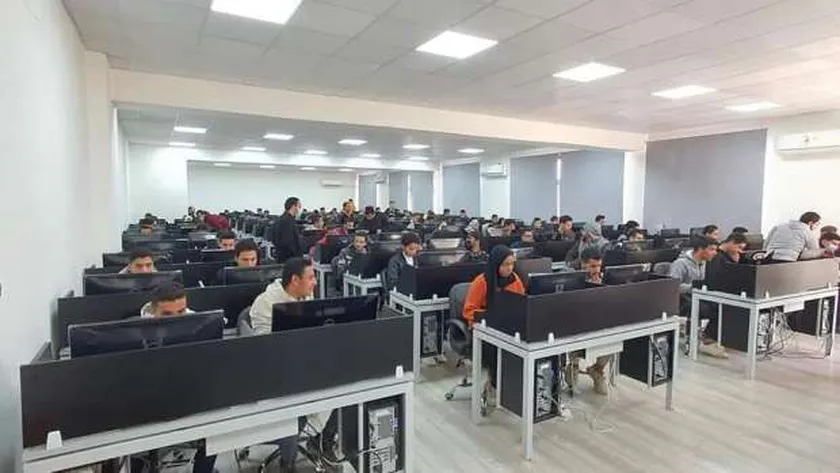 جانب من الدراسة بكلية تكنولوجيا الصناعة والطاقة