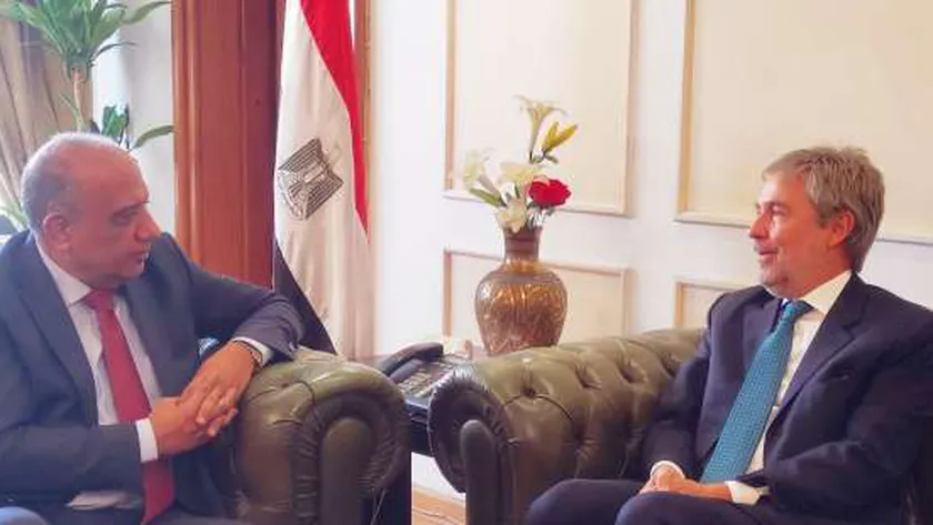 جانب من وزير قطاع الأعمال والسفير الإيطالي