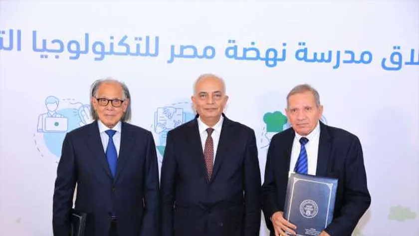 وزير التعليم عقب توقيع البروتوكول