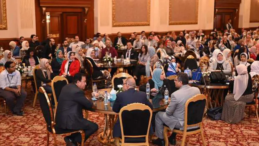 وزير الصحة يشهد ختام عددا من البرامج التدريبية