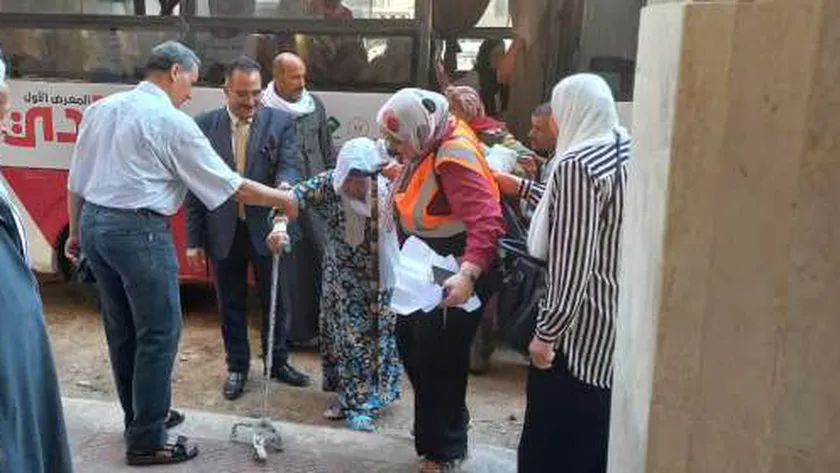 جانب من عمليات النقل