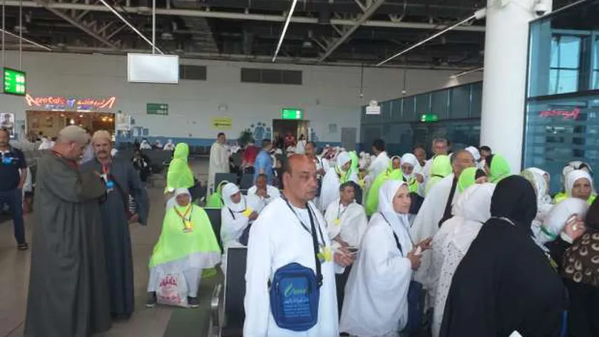 مسافرون لأداء العمرة - أرشيفية