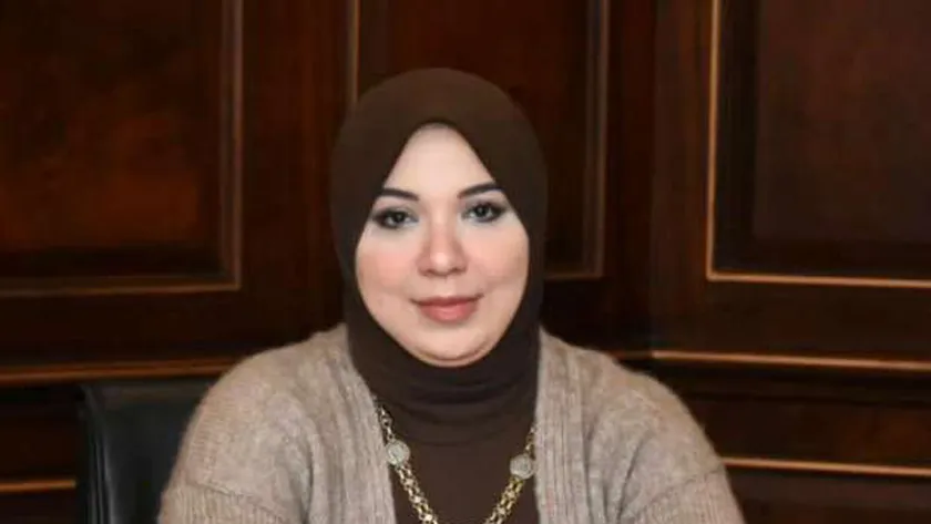 الدكتورة دينا هلالي عضو مجلس الشيوخ