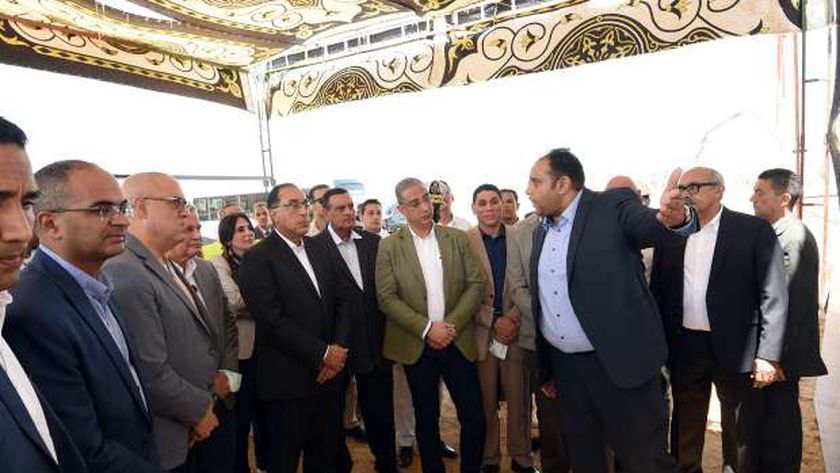 مدبولي يتفقد محطة مياه العزب الجديدة: حريصون على تنفيذ المشروعات الخدمية