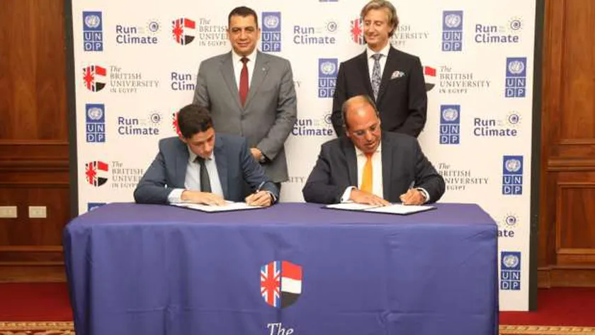 جانب من توقيع البروتوكول