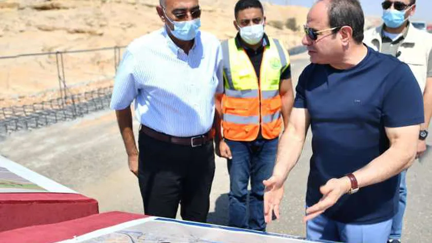 جانب من جولة الرئيس السيسي في عدد من محاور القاهرة