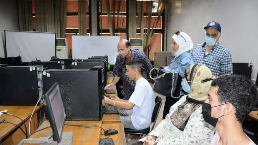 طلاب يسجلون رغباتهم - أرشيفية