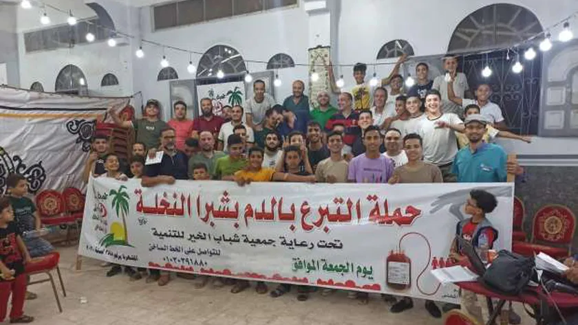 جانب من حملة التبرع بالدم في قرية «شبرا النخلة»