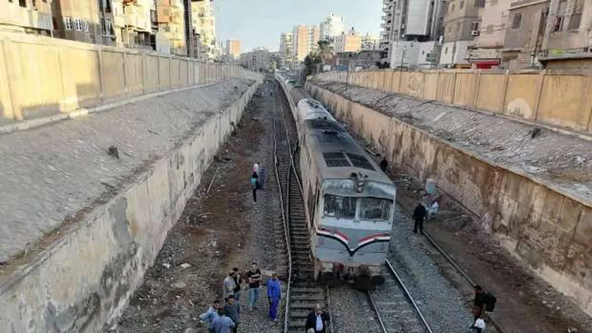 خروج قطار عن القضبان بمحطة دمنهور