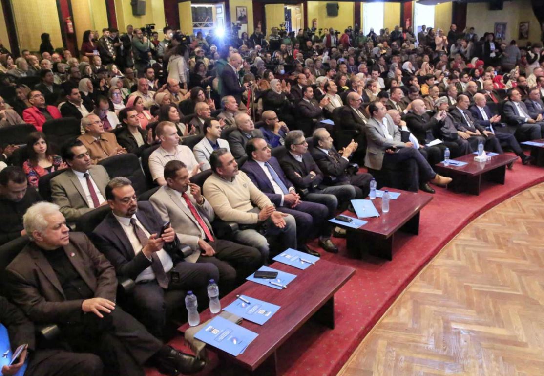 0-0-4-00-00-34-40-0-40-0-30-30-3-4-0340-0-40-3434 تصوير: أحمد عبدالفتاح