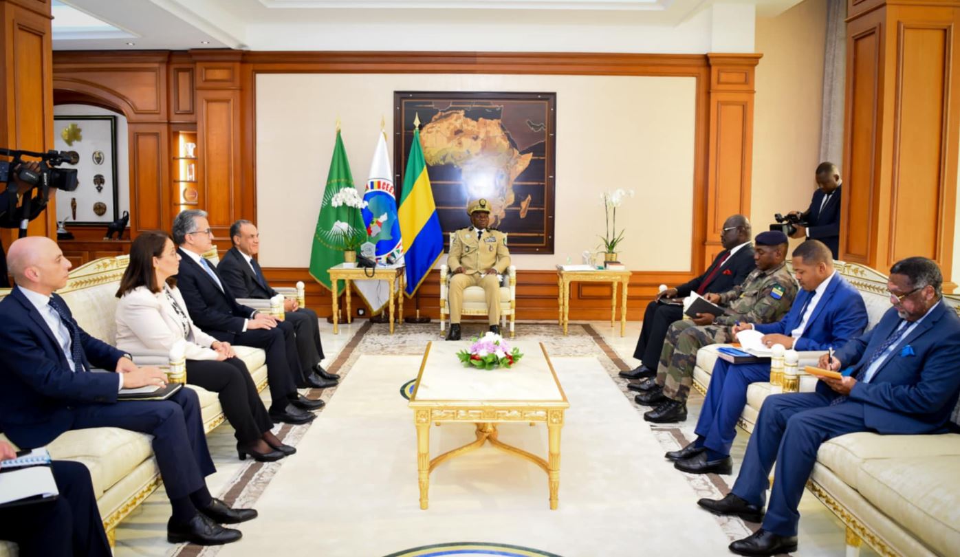 0930909-03000-40-0-2-3-0-3-022-3-4440-400-20-20