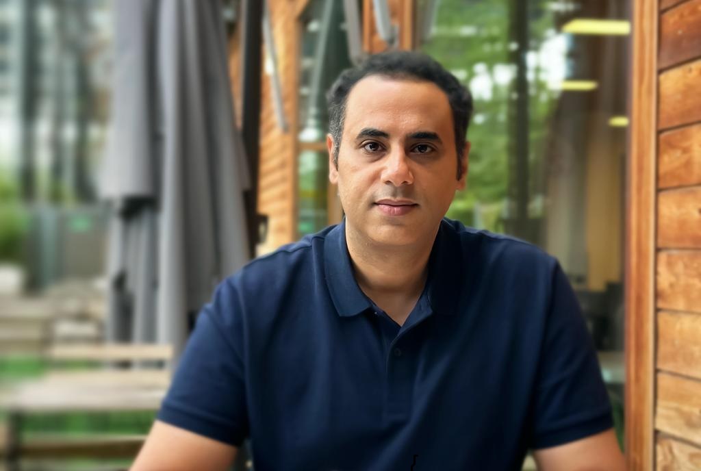 عازف الجيتار المصري شريف دحروج