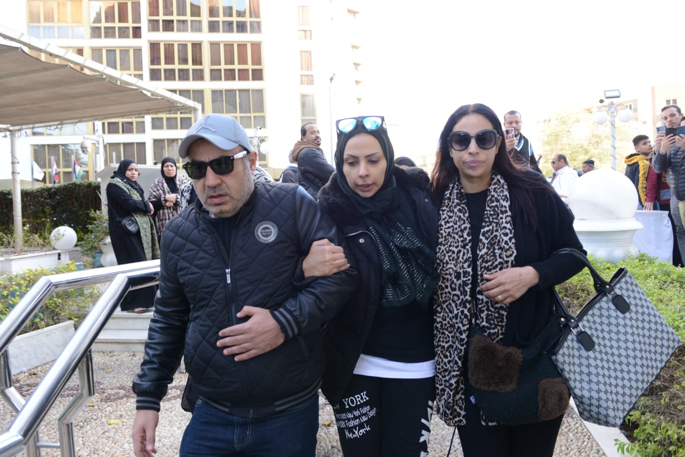 c9ec9afb-5793-4e81-8145-a913aa824128